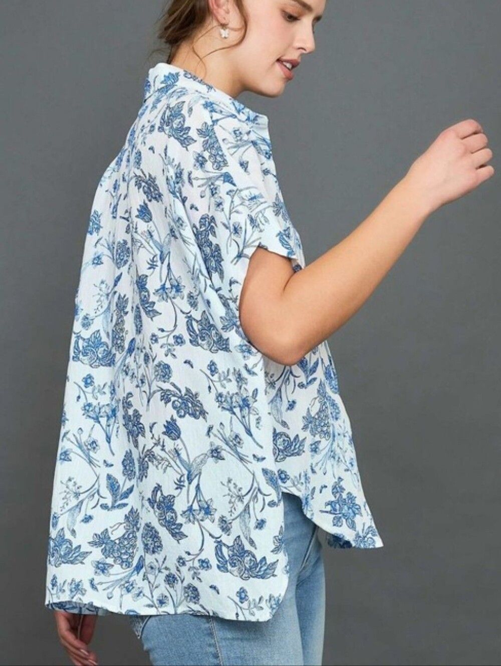 Umgee Women Royal Blue White Full Size Two Tone Floral Print Top Plus NWT Medium - Picture 2 of 12